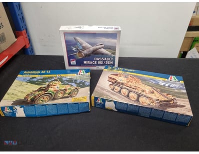 LOTS OF THREE MILITARY SCALE MODEL KITS - AIRCRAFT...
