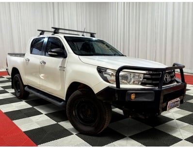 <b>2015 Toyota Hilux SR Dual Cab Utility - White -...