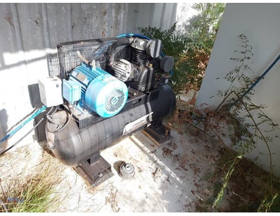 Industrial air compressor unit featuring a 7.5kW t...