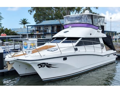 Cougar Cat 42 Flybridge Cruiser - Lot 2003
