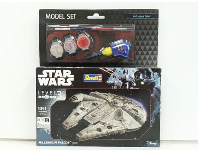 Revell Star Wars Level 3 Model Set featuring the i...