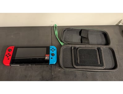 UNRESERVED Airport - Lost Property (A980) - Lot 641