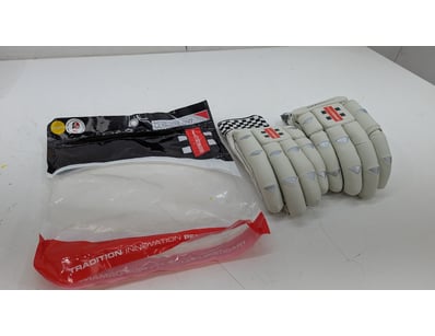 Gray Nicolls Ultimate GN 7 Batting Gloves, Right H...