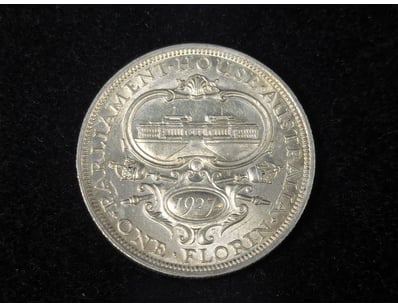 1927 AUSTRALIAN 8 PEARL PARLIAMENT HOUSE FLORIN
...