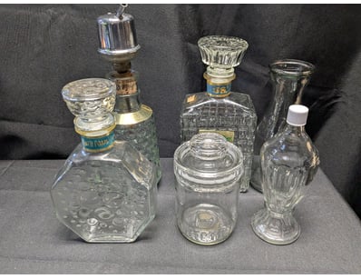 COLLECTION OF GLASS DECANTER AND BOTTLE COLLECTION...