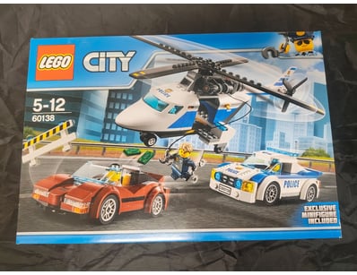 **UNRESERVED** COOKIE'S LIFETIME COLLECTION OF ... - Lot 518