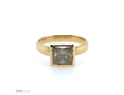 18CT YELLOW GOLD (XRF TESTED) DIAMOND RING

Featur...