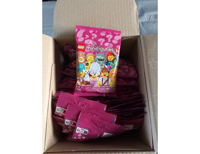 **UNRESERVED** LIFETIME COLLECTION OF LEGO PART... - Lot 223