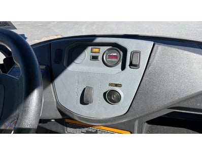 <b> Club Car Transporter 6-Seater Electric Golf Bu...