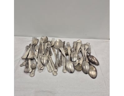 Curios & Collectables (A977) - Lot 7566