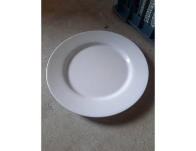 Plates, white finish, diameter 26.5cm.

SOLD AS LO...