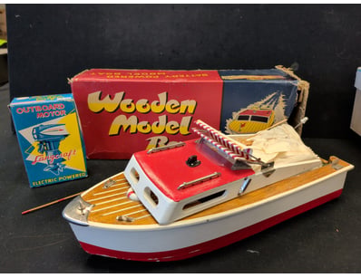 VINTAGE WOODEN MODEL BOAT WITH ELECTRIC OUTBOARD M...