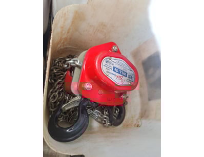 Mostly UNRESERVED Ex-Hire Stage Lighting, PA & ... - Lot 101