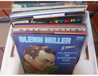 Gadgets, Music & Pastimes (SAA996) - Lot 4460