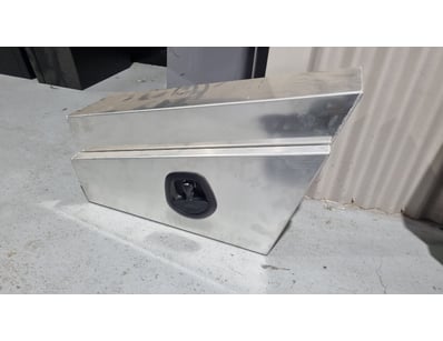 MOSTLY UNRESERVED 4x4 WORKSHOP BUSINESS CLOSURE ... - Lot 83