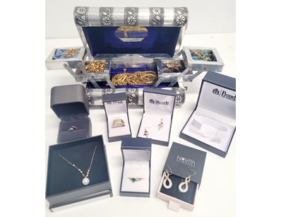 The Curio Collection (A1000) - Lot 470