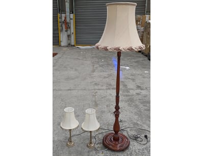 Elegant vintage lamp collection comprising one sub...