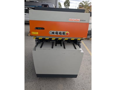 Corner cleaning machine