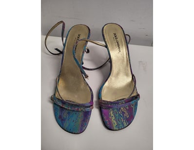 DOLCE & GABBANA PAISLEY SLINGBACK HEELED SANDALS
...