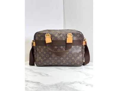 Designer Vault (A979) - Lot 6832