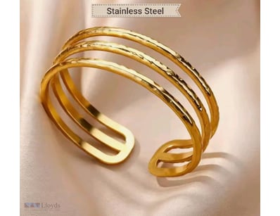 GOLD PLATED STAINLESS STEEL CUFF BANGLE        

C...