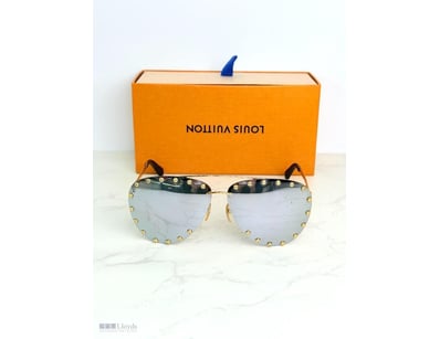 LOUIS VUITTON THE PARTY SUNGLASSES

Material: Plas...