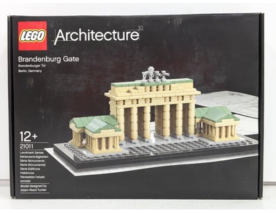 LEGO Architecture set 21011 featuring the Brandenb...