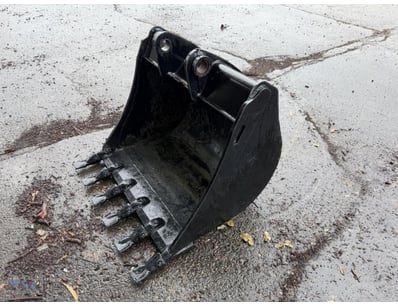 Heavy Duty CAT Bucket 

Ears 210mm and 255mm
Pi...
