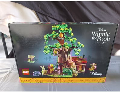 **UNRESERVED** LIFETIME COLLECTION OF LEGO PART... - Lot 136