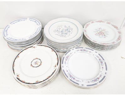 MIXED LOT OF FINE CHINA DINNER PLATES - JAPANESE A...