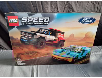 **UNRESERVED** LIFETIME COLLECTION OF LEGO PART... - Lot 227