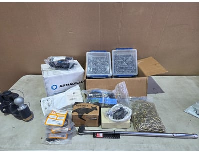 Various items, Comprehensive hydraulic and fasteni...