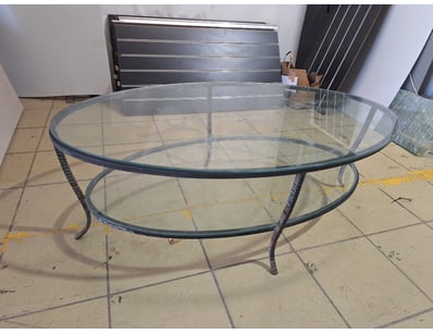 Coffee Table With Glass Top, Metal Style

Dimens...