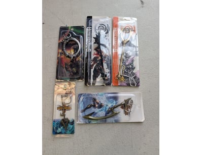 Collection of five licensed gaming merchandise key...