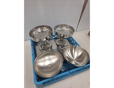 2 pedestal-based serving dishes 

SOLD AS LOT
...