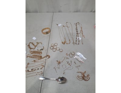 The Curio Collection (A1000) - Lot 2058