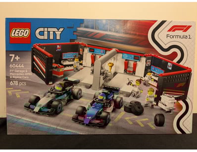 **UNRESERVED** LIFETIME COLLECTION OF LEGO PART... - Lot 702