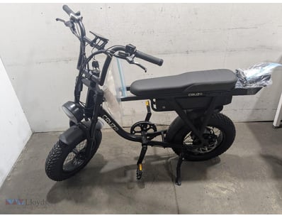 RRP $2199.00 Cruzer R Electric Scooter in black wi...