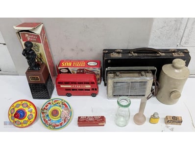 VINTAGE COLLECTIBLES LOT - TOYS, RADIO, SUITCASE &...