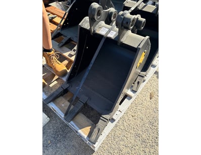 UNRESERVED Buckets & Attachments Clearance (ON4490) - Lot 12