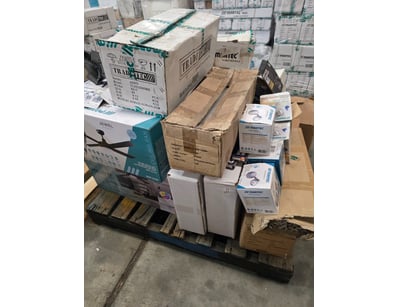 Assorted pallet of lights and accessories models i...