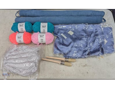 Comprehensive craft and painting supply bundle fea...