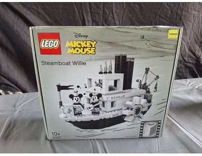 **UNRESERVED** LIFETIME COLLECTION OF LEGO PART... - Lot 167