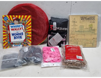 Assorted lot, includes where's wally book, forzueb...