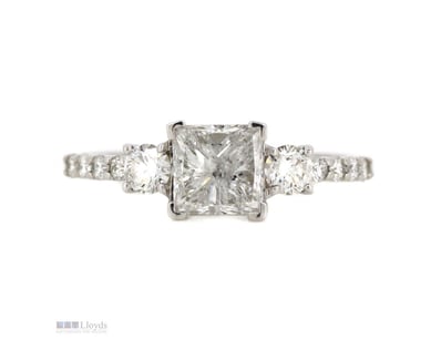 14K WHITE GOLD AND DIAMOND, TRILOGY RING.      

T...