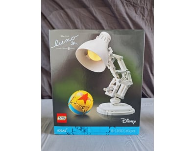 **UNRESERVED** LIFETIME COLLECTION OF LEGO PART... - Lot 143