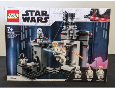 UNRESERVED COOKIES LIFETIME COLLECTION OF LEGO ... - Lot 600