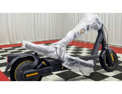 Ninebot KickScooter Max G2 electric scooter, Model...