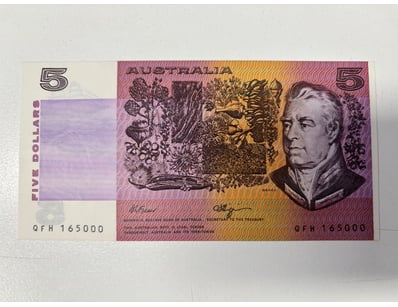 AUSTRALIAN FIVE DOLLAR NOTE, R212 (UNC)

CV: $45...