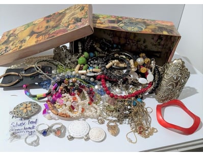 The Curio Collection (A993) - Lot 1080